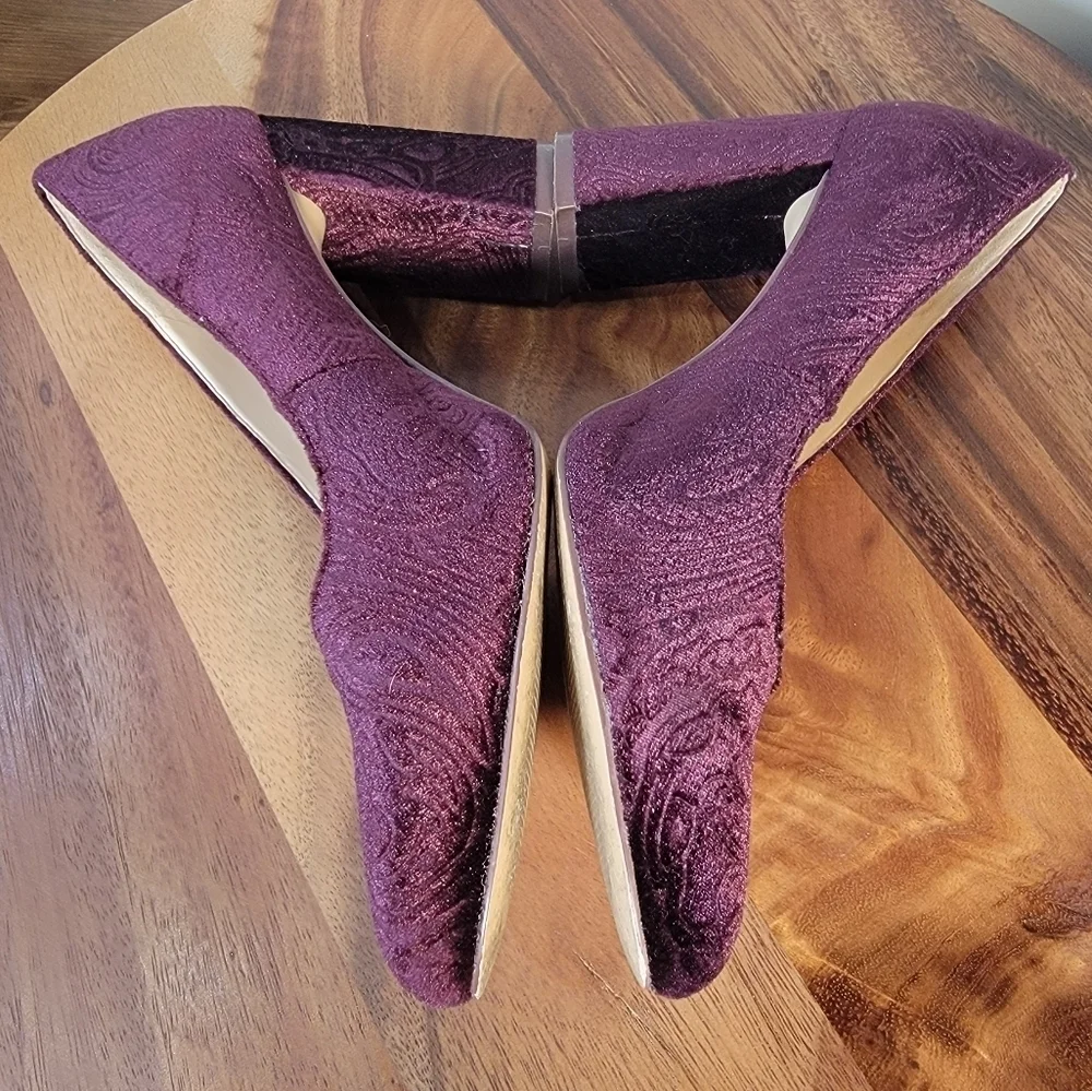 Nine West Jayvee Burgundy Velvet Floral Embossed Block Heels Size 8 - Picture 12 of 17